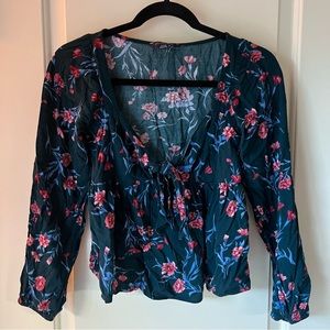 Cute floral top! Size S